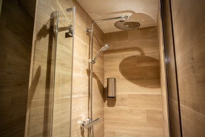 New space - shower in room F